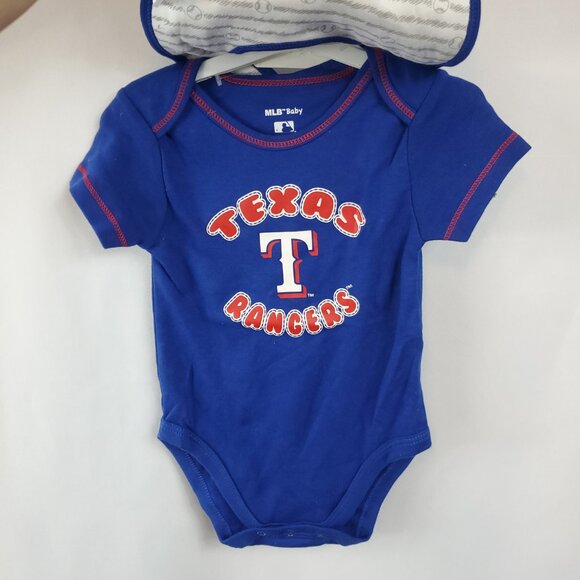 MLB Baby Texas Rangers NWT Shrt Slv Onesie Bib & Sock/Shoes Size 6-9 Mnths - Picture 4 of 7